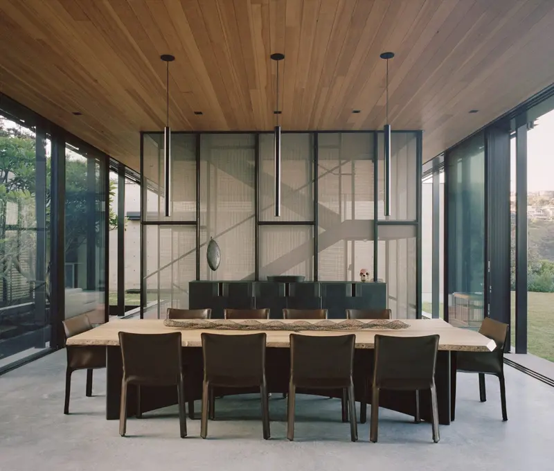 Bilgola Beach House in Sidney Australia - dining room